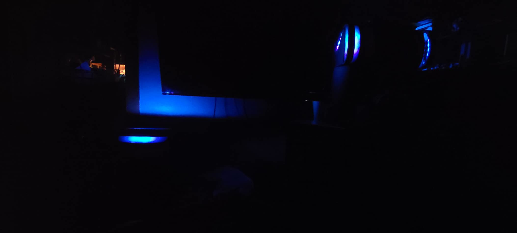 Solid speaker