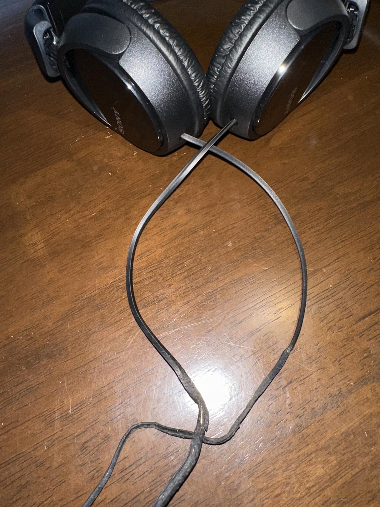 Good sound, awkward cord
