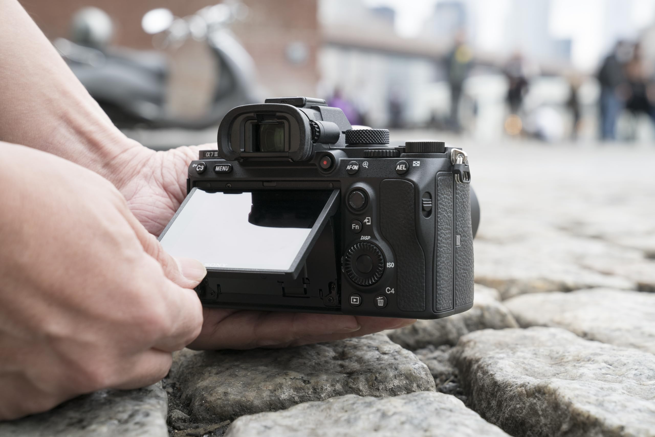 sony-a7-iii-ilce7m3-b-full-frame-mirrorless-camera-body-only image 2