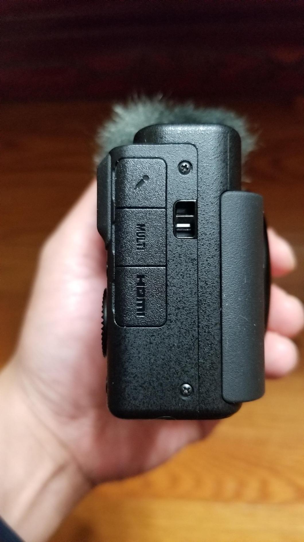 Good camera, but the grip is flimsy