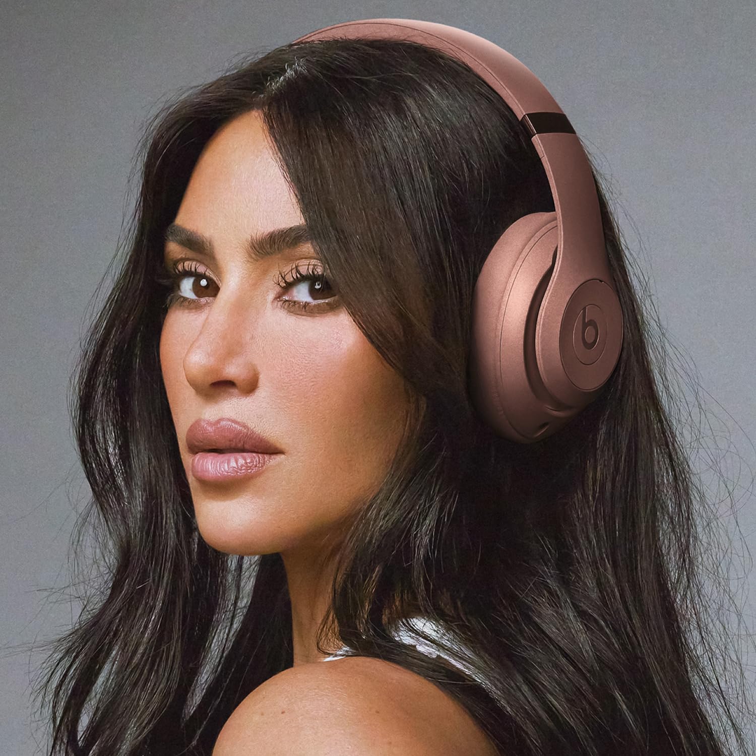 beats-studio-pro-x-kim-kardashian-special-edition-wireless-noise-cancelling-head image 2