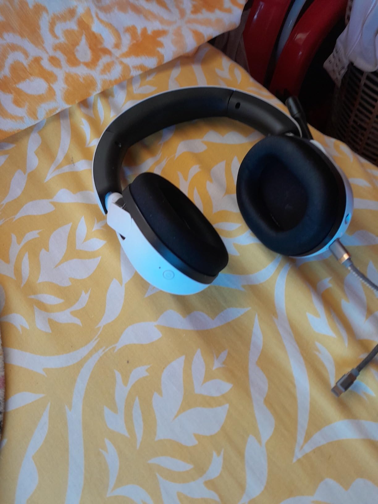 Solid headset