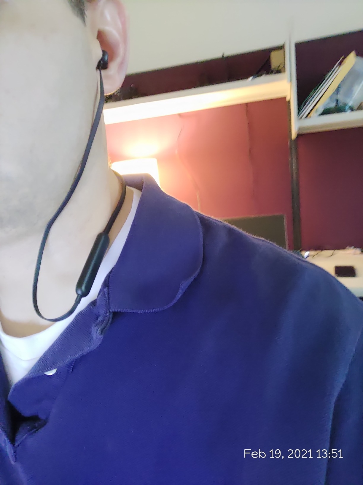 Solid earbuds