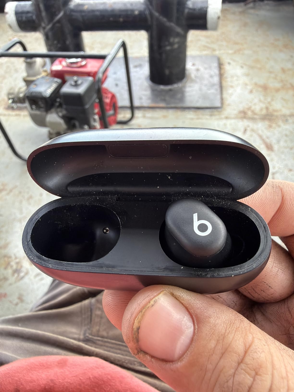 Solid earbuds
