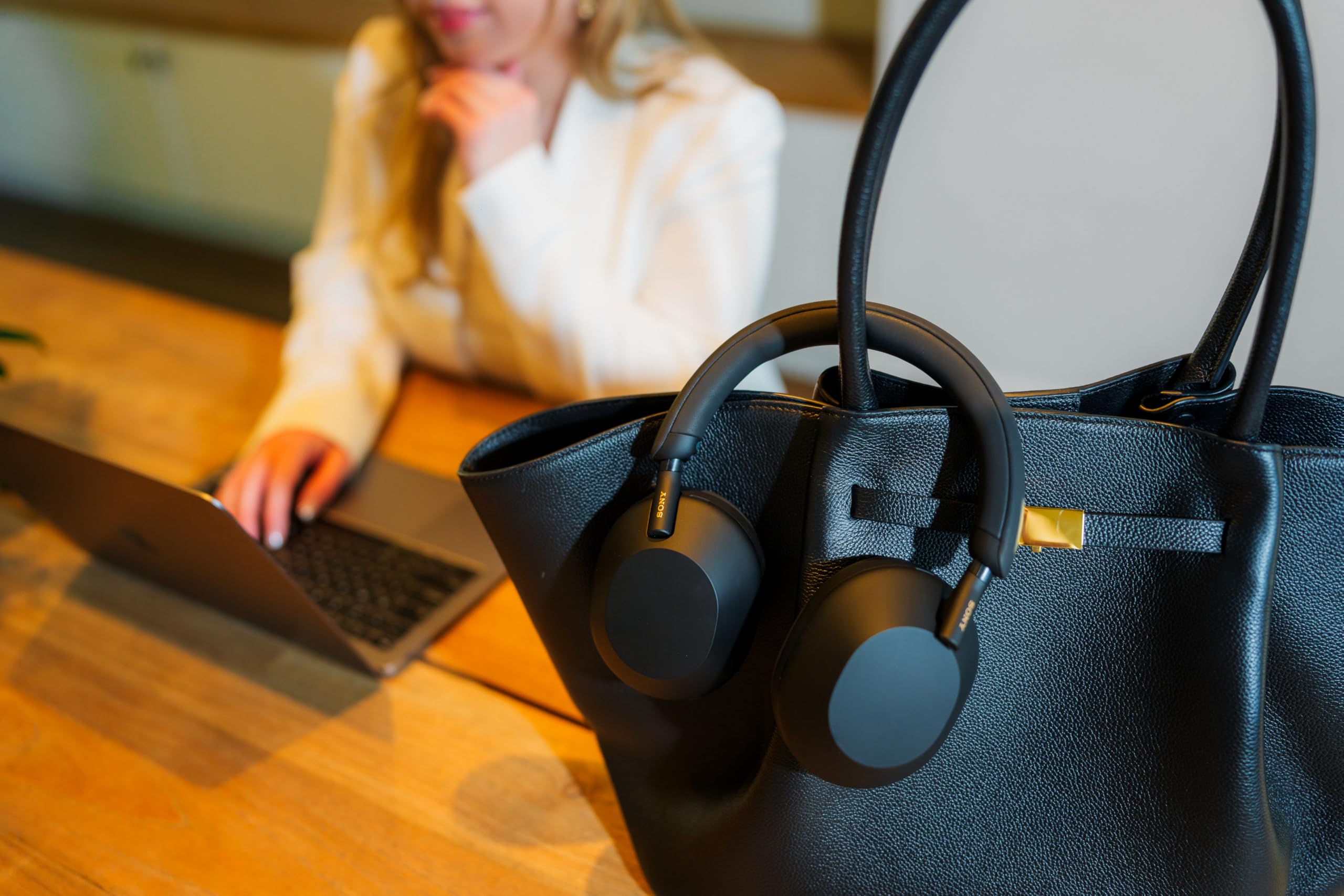 sony-wh-1000xm5-premium-noise-canceling-headphones-auto-nc-optimizer-30-hour-bat image 6
