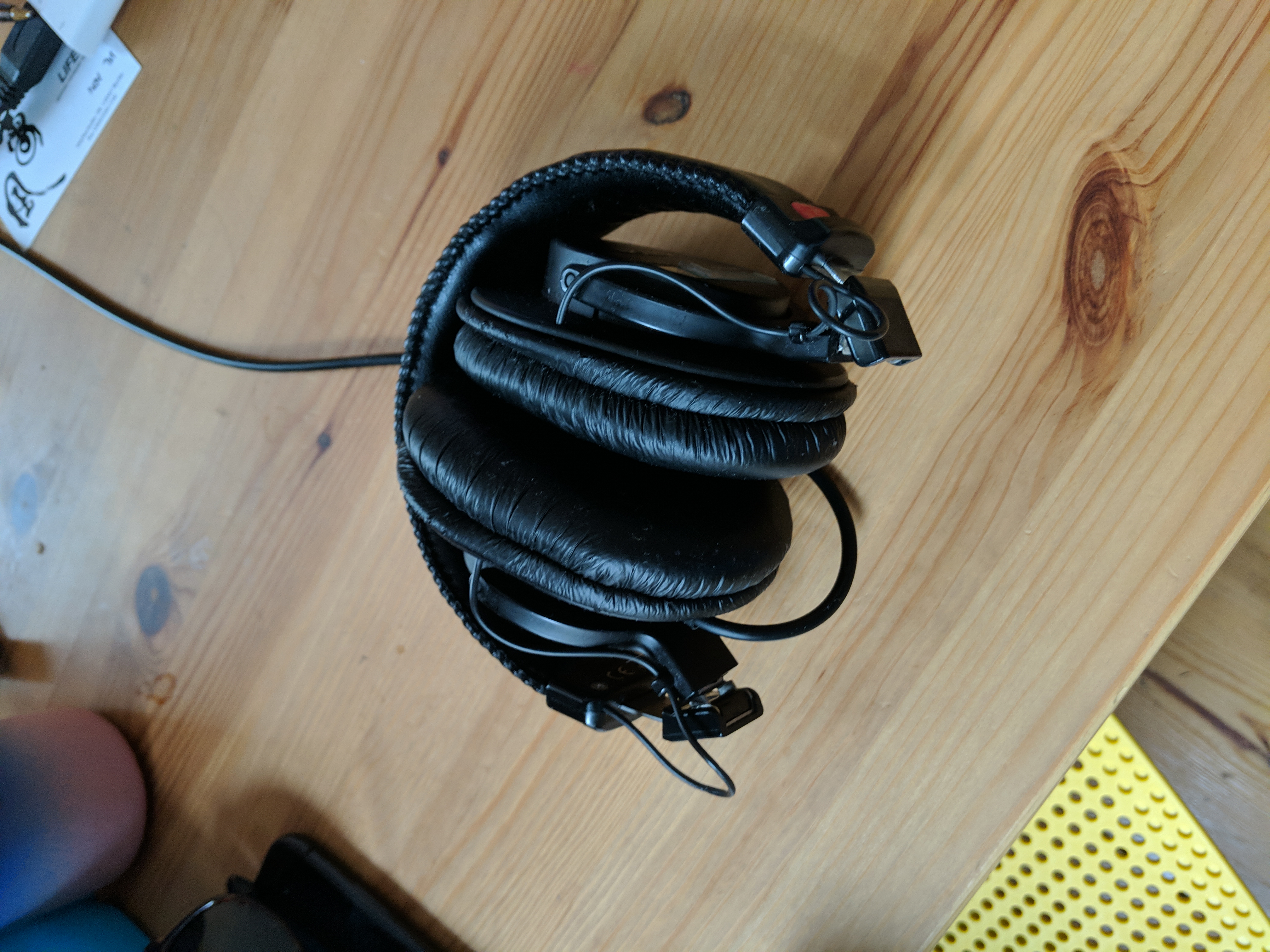 Good headphones, but cable is annoying