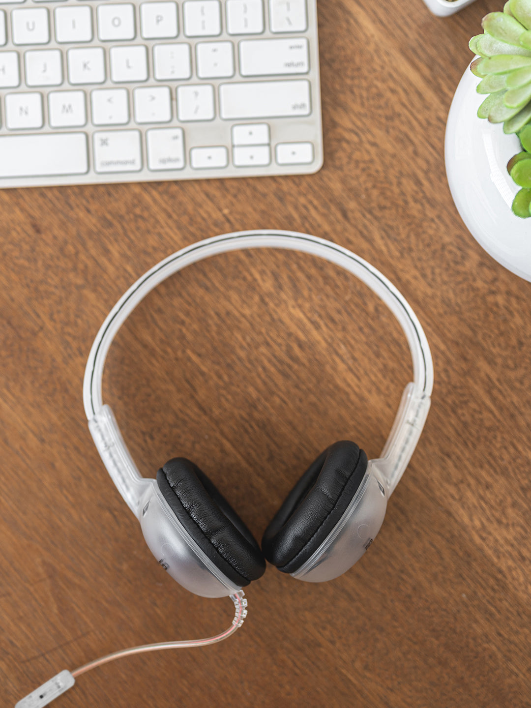 koss-cl-5i-on-ear-headphones-with-clear-design-and-onetouch-remote image 3