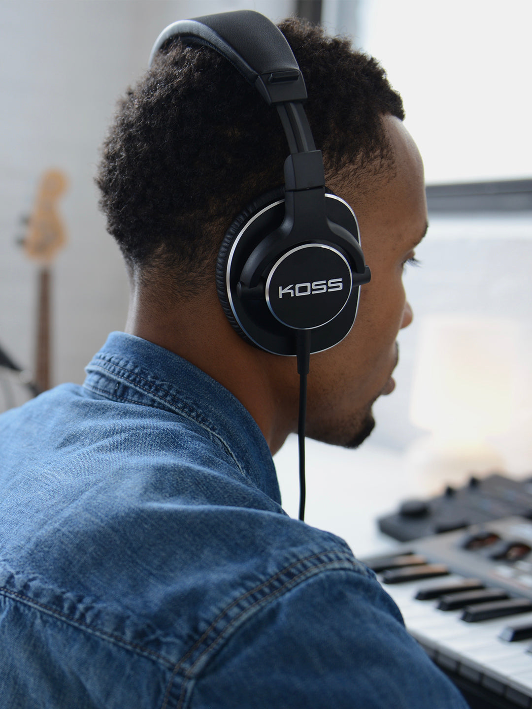 koss-pro4s-studio-headphones-professional-over-ear-monitoring image 2