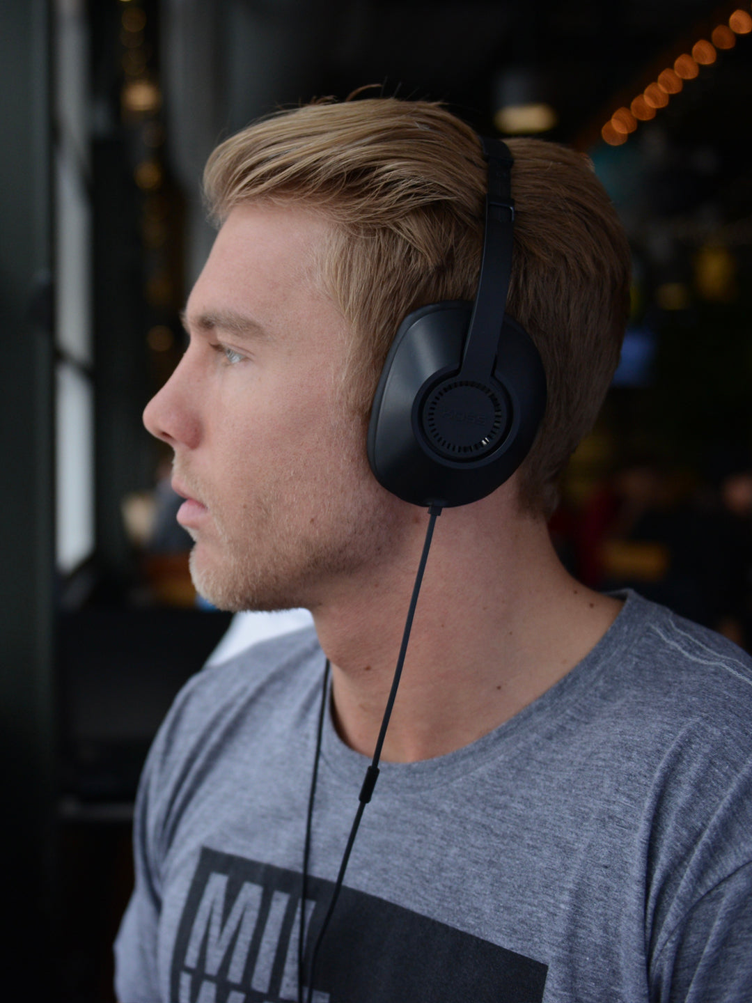 koss-ur23i-full-size-over-ear-headphone-with-d-profile-design image 2