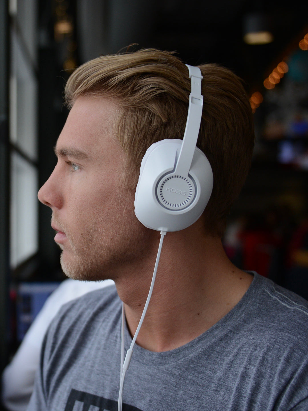 koss-ur23i-full-size-over-ear-headphone-with-d-profile-design image 4
