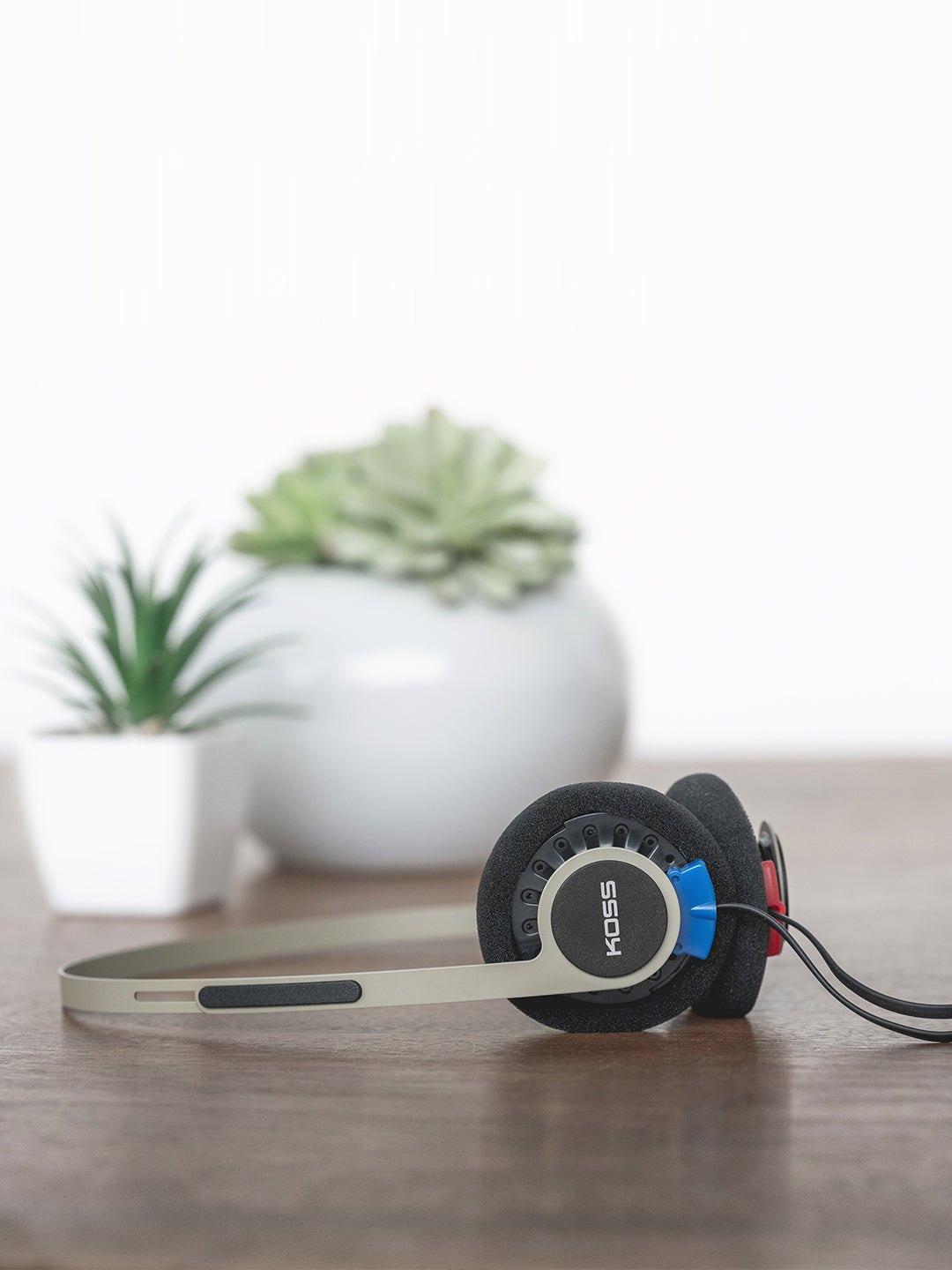 koss-kph40-utility-on-ear-headphones-detachable-cable-system image 4