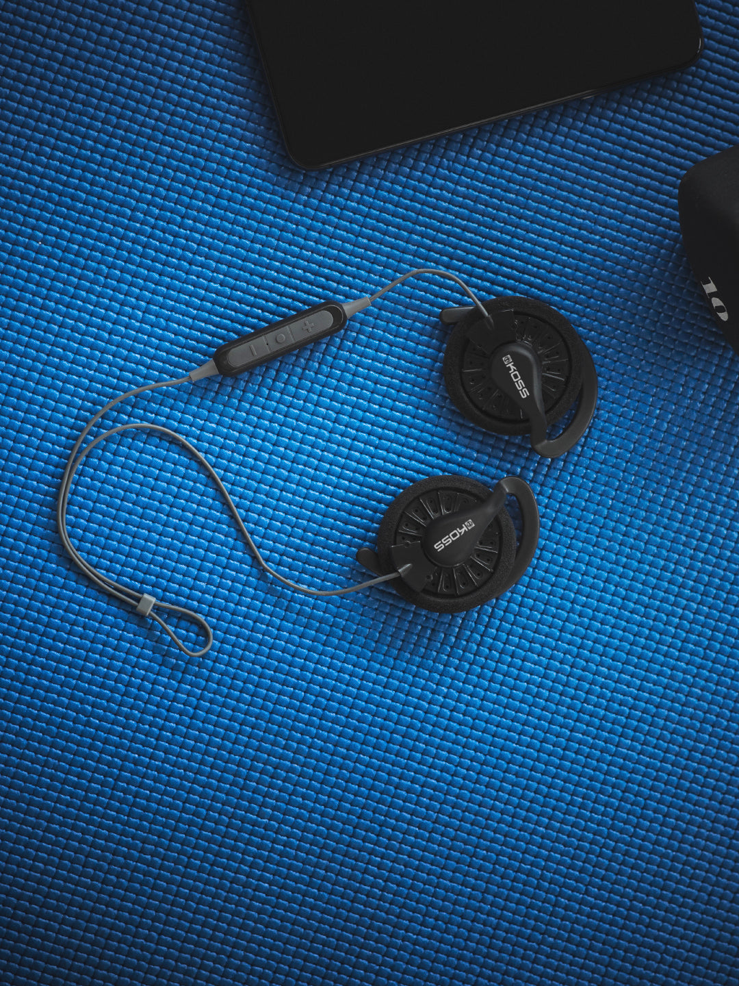 koss-ksc35-wireless-bluetooth-on-ear-clip-headphones-18-hr-battery-usb-c-inline- image 6
