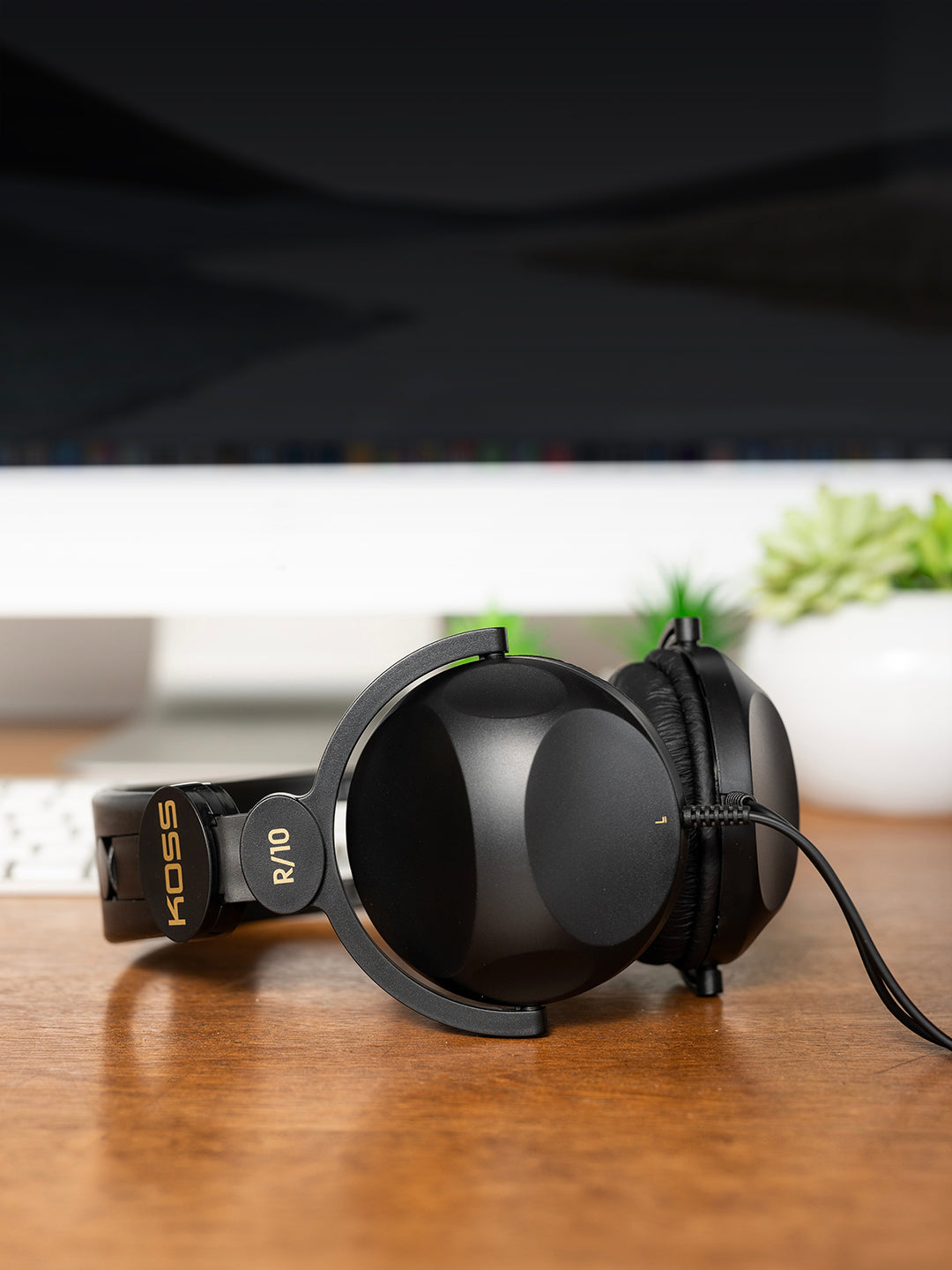 koss-r-10-retro-on-ear-headphones-high-fidelity-lightweight image 2