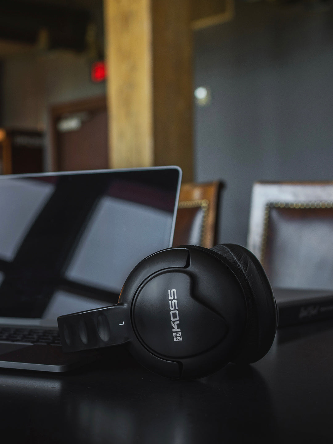 koss-ur20-over-ear-noise-isolating-headphones-closed-back image 2