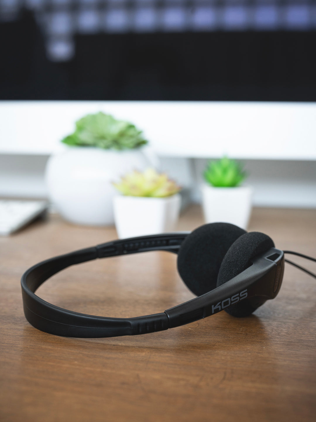 koss-tm602-retro-on-ear-headphone-with-microphone image 7