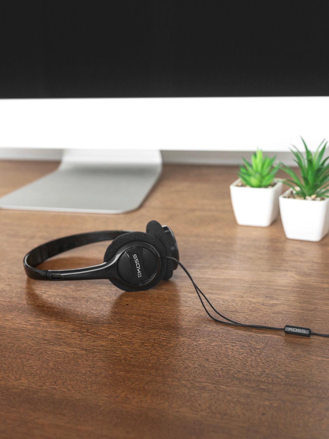 koss-kph7ik-ultra-lightweight-on-ear-headphones-with-one-touch-remote image 6