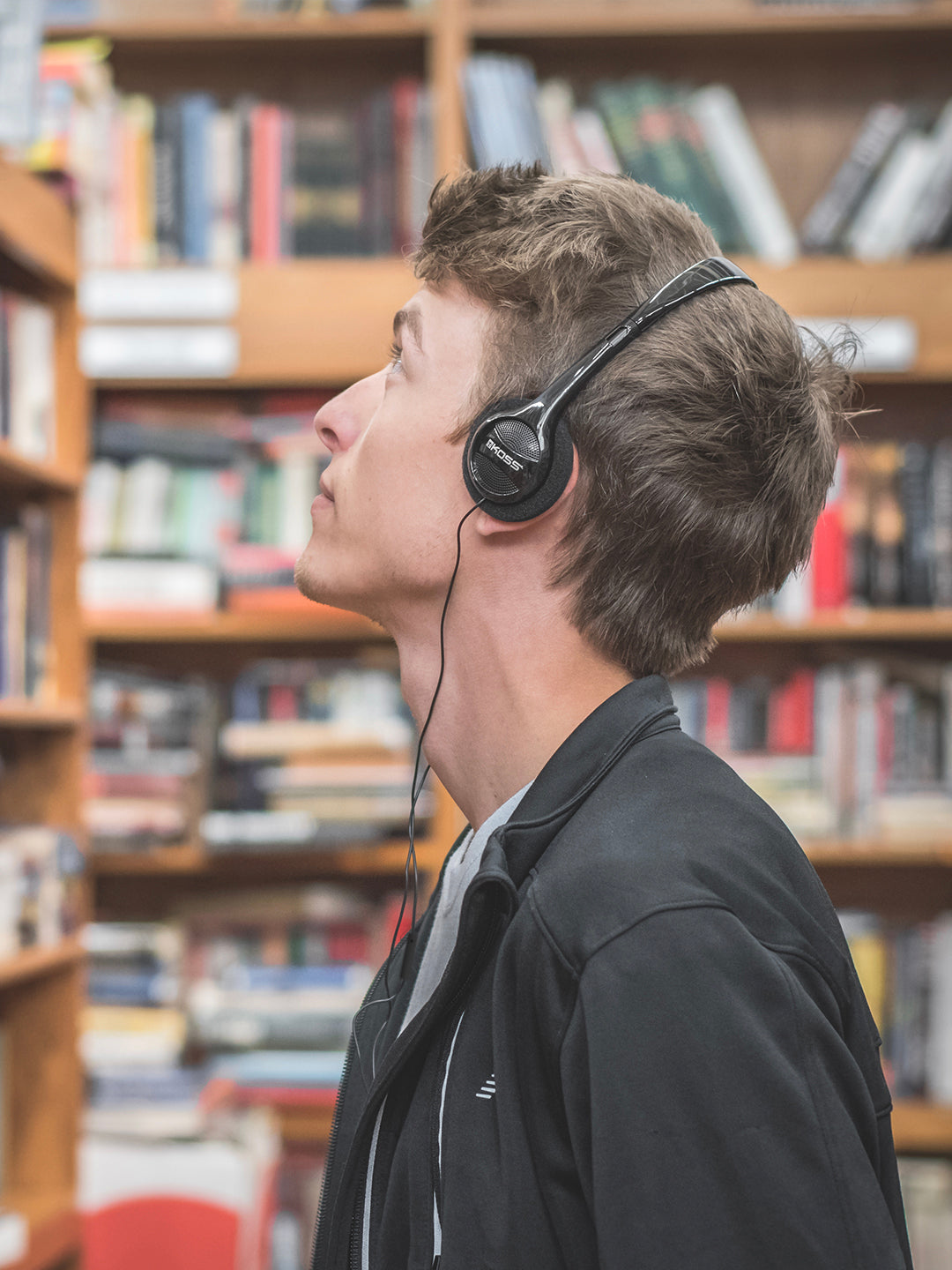 koss-kph7ik-ultra-lightweight-on-ear-headphones-with-one-touch-remote image 3