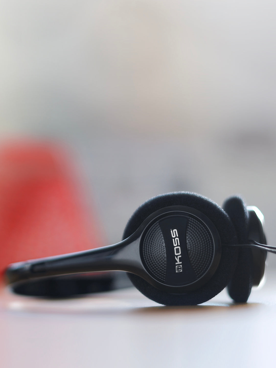 koss-kph7ik-ultra-lightweight-on-ear-headphones-with-one-touch-remote image 7