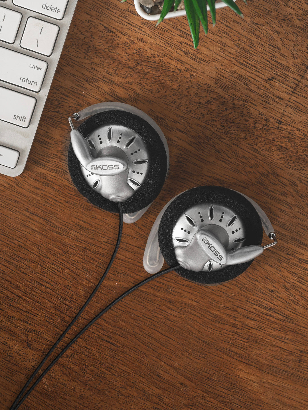 koss-ksc75-ear-clip-headphones-stealth-grey-open-air-high-fidelity-sound image 4